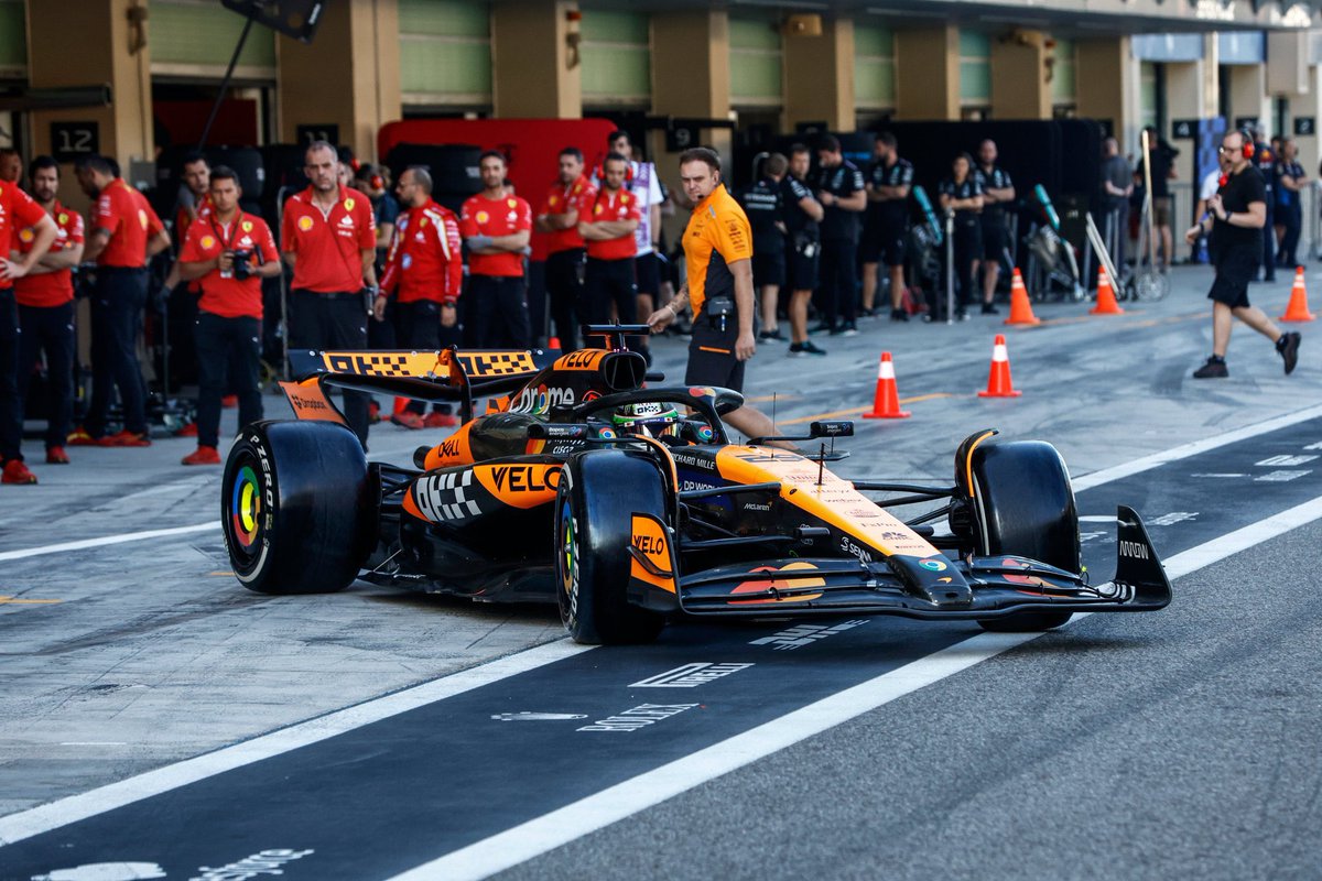 NicReyOfficial's tweet photo. Some photos that made me smile today:

Pato O’Ward in the McLaren #PO5 🧡 
Esteban in the Haas #EO31 🖤
Carlos in the Williams #CS55 💙
Yuki in the Red Bull (finally!!) #YT22 💛

#F1 #PostSeasonTest https://t.co/4lo1yRZQPu