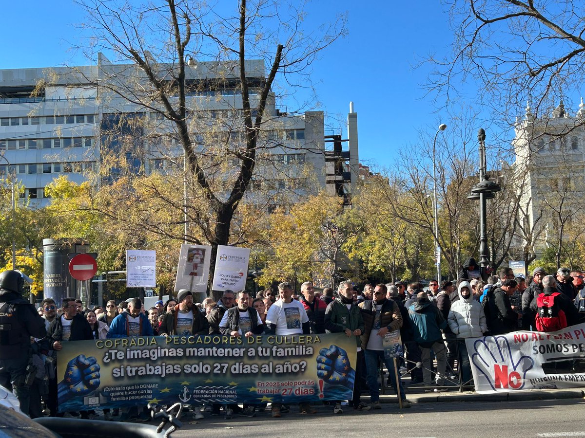 andmupes's tweet photo. Los medios se hacen eco de la huelga y protestas pesqueras contra la drástica reducción de los días de faena en el Mediterráneo.
https://t.co/tHRPRFbySy
#AndMuPes #Pescamujeres #Pesca #mujer #sectorpesquero https://t.co/4Lba96DctJ