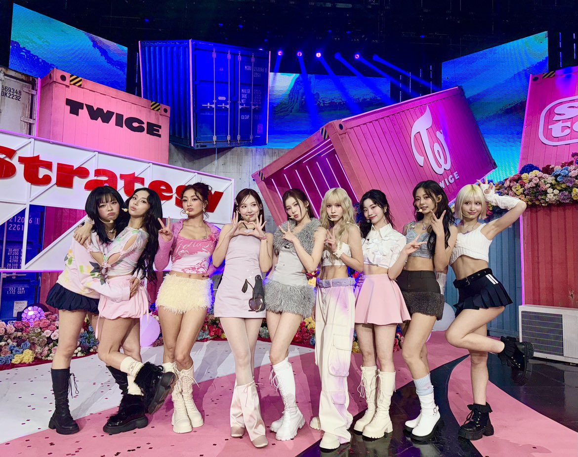 TWICEJAPAN_FB's tweet photo. #TWICE Strategy (feat. Megan Thee Stallion) MV 

国別再生数 Top 5

🇯🇵 1. 日本 — 241万回 ✨
🇺🇸 2. アメリカ — 116万回
🇵🇭 3. フィリピン — 81万回
🇮🇳 4. インド — 80万回
🇹🇼 5. 台湾 — 76万回

&amp; 日本で急上昇1位を維持中🙌

@JYPETWICE #TWICE #STRATEGY https://t.co/H3CXCnmWgS