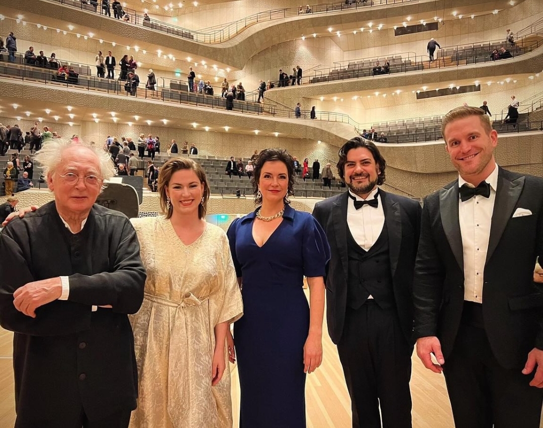 OrchestCElysees's tweet photo. 📸 RETOUR EN IMAGES | BEETHOVEN EUROPEAN ARK III

Clap de fin pour la première partie de notre #tournée consacrée à la 9e symphonie de #Beethoven ✨
Mille mercis au #CollegiumVocaleGent, à #EleanorLyons, #SophieHarmsen, #IlkerArcayürek et #JarrettOtt.
Dir. : #PhilippeHerreweghe https://t.co/vVrCB8E0ug