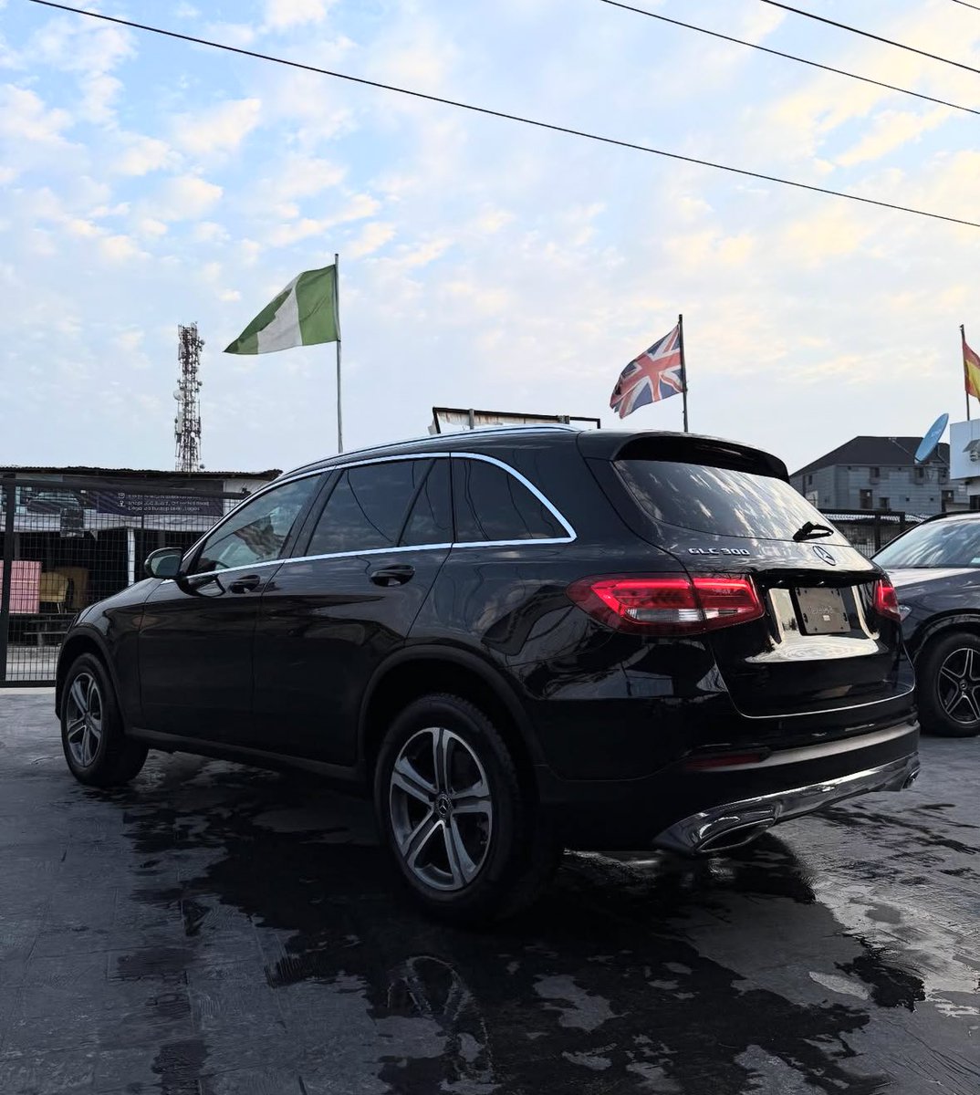 New Entry!!!🇧🇪 
2019 Mercedes Benz GLC 300 now available 
-Black on black Interior 
🏷️: N45 million ($28k)
Contact for details 📥