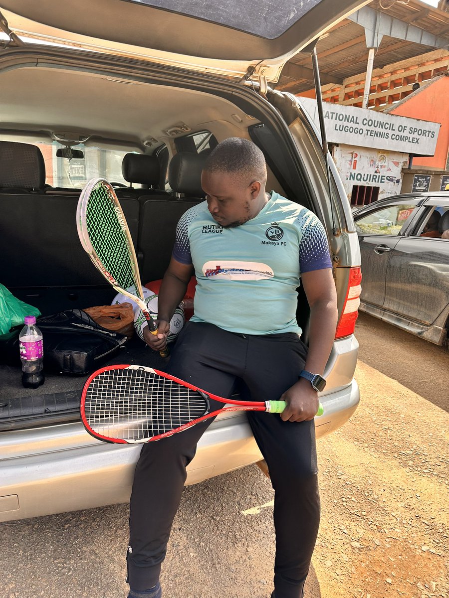 ing_kada's tweet photo. On the “To do list” for the Christmas holiday , playing squash is a serious priority for me ! https://t.co/YrQr3uyP3o