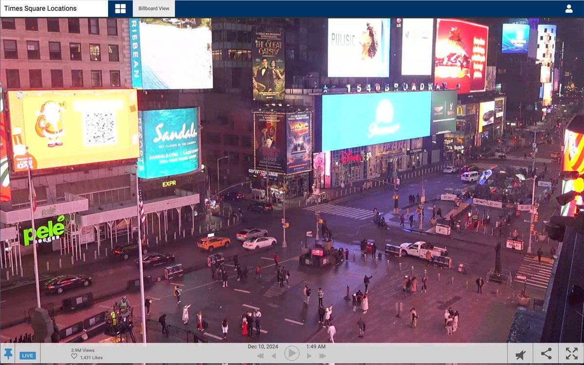 0xSparkS's tweet photo. @mrsolana69 GM

Jingle Bags on Solana in plain site spreading christmas cheer in Times Square, New York every hour

Don't fade, get yourself a bag

Hj6YuSaDdxb1fYv5ZrvuEm77wqwA8E4NSrpjRfvYpump

#Jinglebags https://t.co/vGrnrAT90S