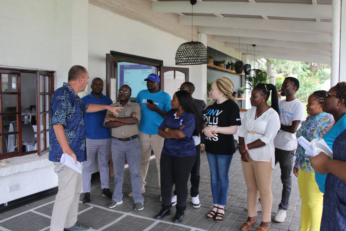 UNV_ESARO's tweet photo. In #Zimbabwe🇿🇼, UN Volunteers met for #IVD2024 to exchange ideas on speeding up the @GlobalGoalsUN.

Learning focused on communications, leadership &amp; management.

🔗https://t.co/VHgTBpGBvi https://t.co/bPSDusb1UY