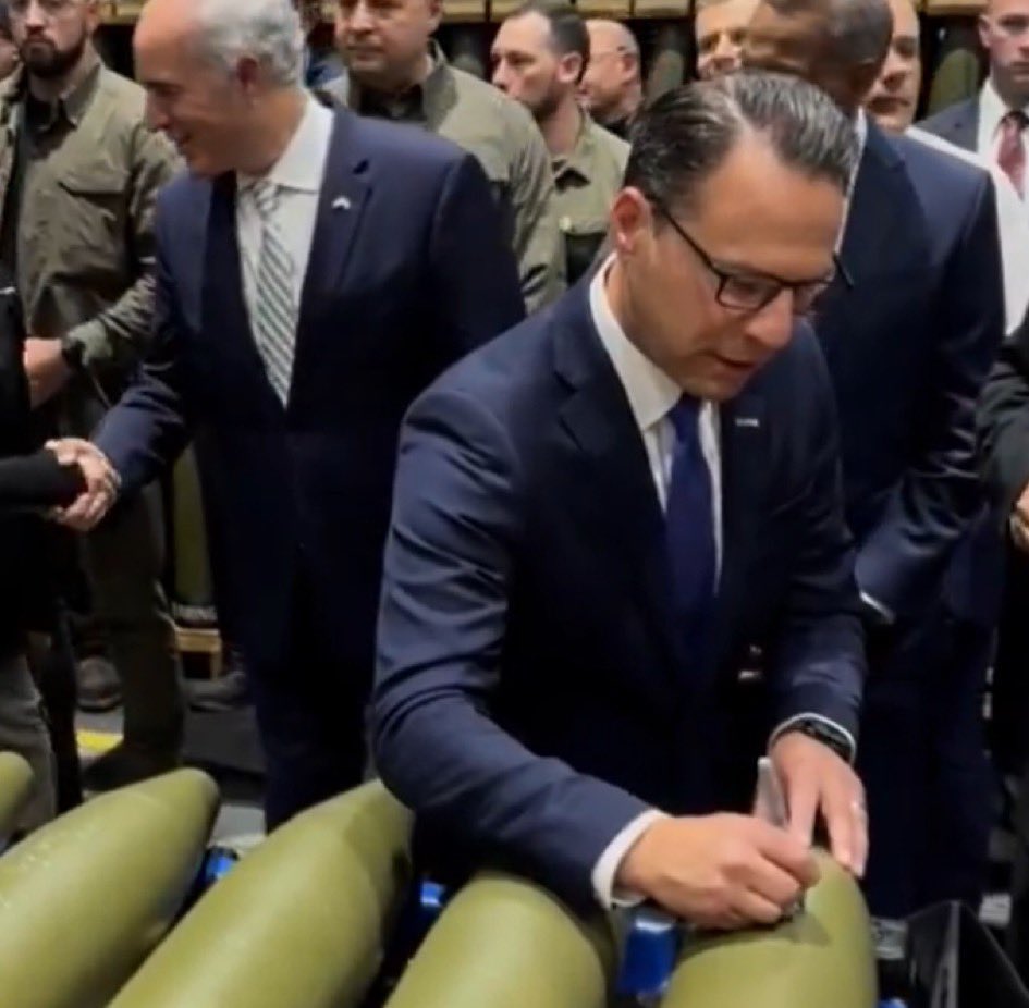 barbarismcrit's tweet image. ???