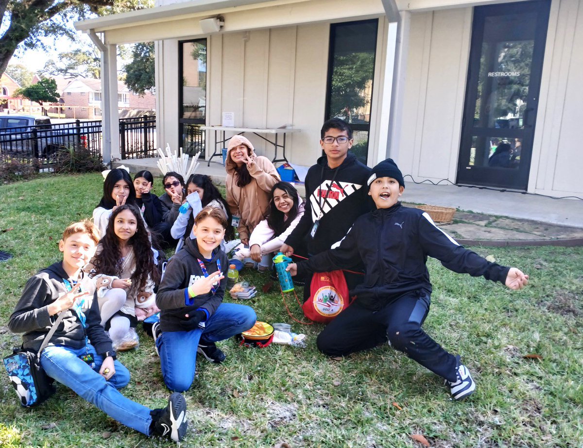 LaProfeMoni's tweet photo. Our students @JaneWessendorff enjoying a trip to the Fort Bend Museum on Special Forces Friday! @LamarCISD #innovativeday https://t.co/46ge520i8T