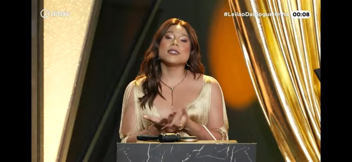 luizcassstro's tweet photo. o rafa dias perdendo a estrela da dia tv ao vivo #LeilaoDaBlogueirinha https://t.co/s4NQV0nkB7