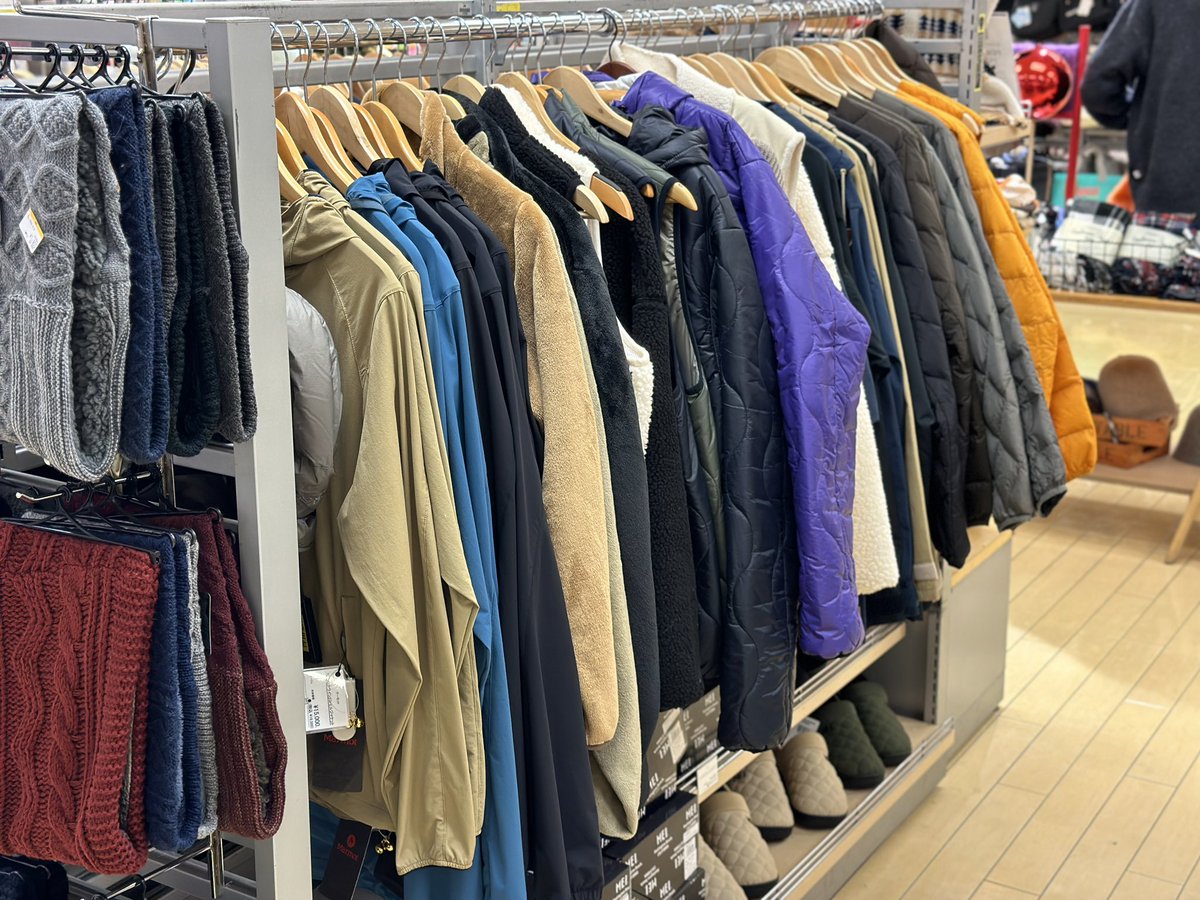 LOFT_YOKOHAMA's tweet photo. \実はたくさん…/
グッと冷え込み
本格的な寒さ対策が
必要になってきましたね。🥶❄️
実は #横浜ロフト では
ウェアも豊富に扱っています☃️
もちろんマフラー🧣や手袋🧤
あったか靴下などもございます🧦
ご旅行前やプレゼントにも
冬の装いを一式、揃えてみませんか♪
#旬商品
#WARMSTYLE https://t.co/73xctMOD8C