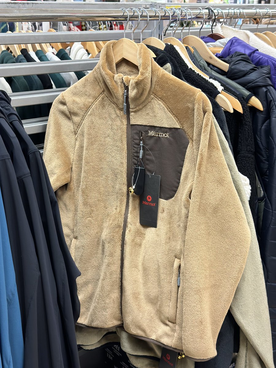 LOFT_YOKOHAMA's tweet photo. \実はたくさん…/
グッと冷え込み
本格的な寒さ対策が
必要になってきましたね。🥶❄️
実は #横浜ロフト では
ウェアも豊富に扱っています☃️
もちろんマフラー🧣や手袋🧤
あったか靴下などもございます🧦
ご旅行前やプレゼントにも
冬の装いを一式、揃えてみませんか♪
#旬商品
#WARMSTYLE https://t.co/73xctMOD8C