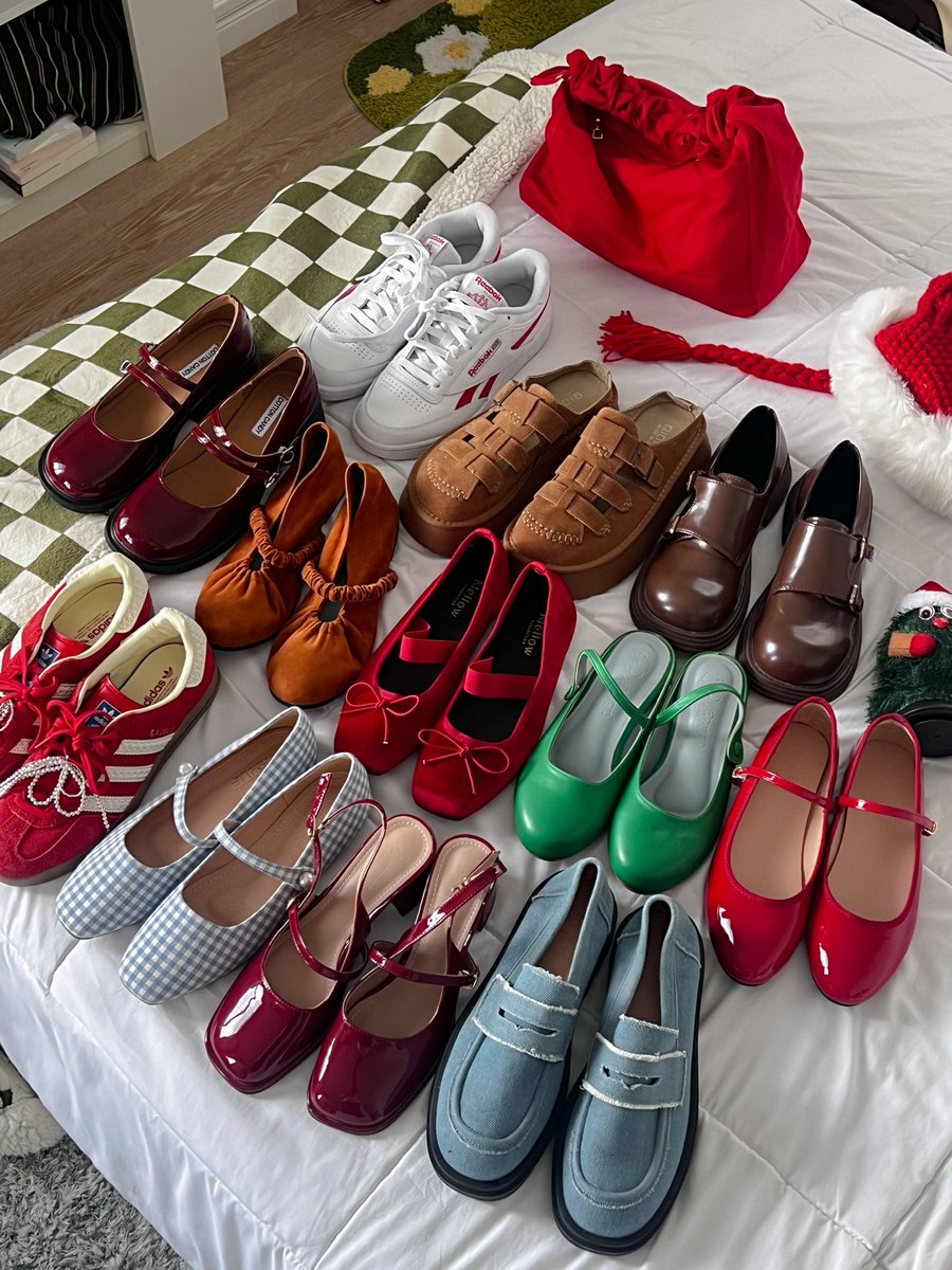 nchdaq's tweet photo. มาแล้วคับ part 3 คนขอเยอะมาก🎄🧣ที่หลายคนถามว่ามีสีแดง น้ำตาล มีผ้าใบไหม รวมมาให้แล้วนะคะ จุใจ หลายคู่ที่เราซื้อเต็มตอนนี้ลดฉ่ำ มีเกิน 20 คู่📘🏭🥞ps.รีวิวฉบับคนเดินเยอะ https://t.co/mIebfjlkFN