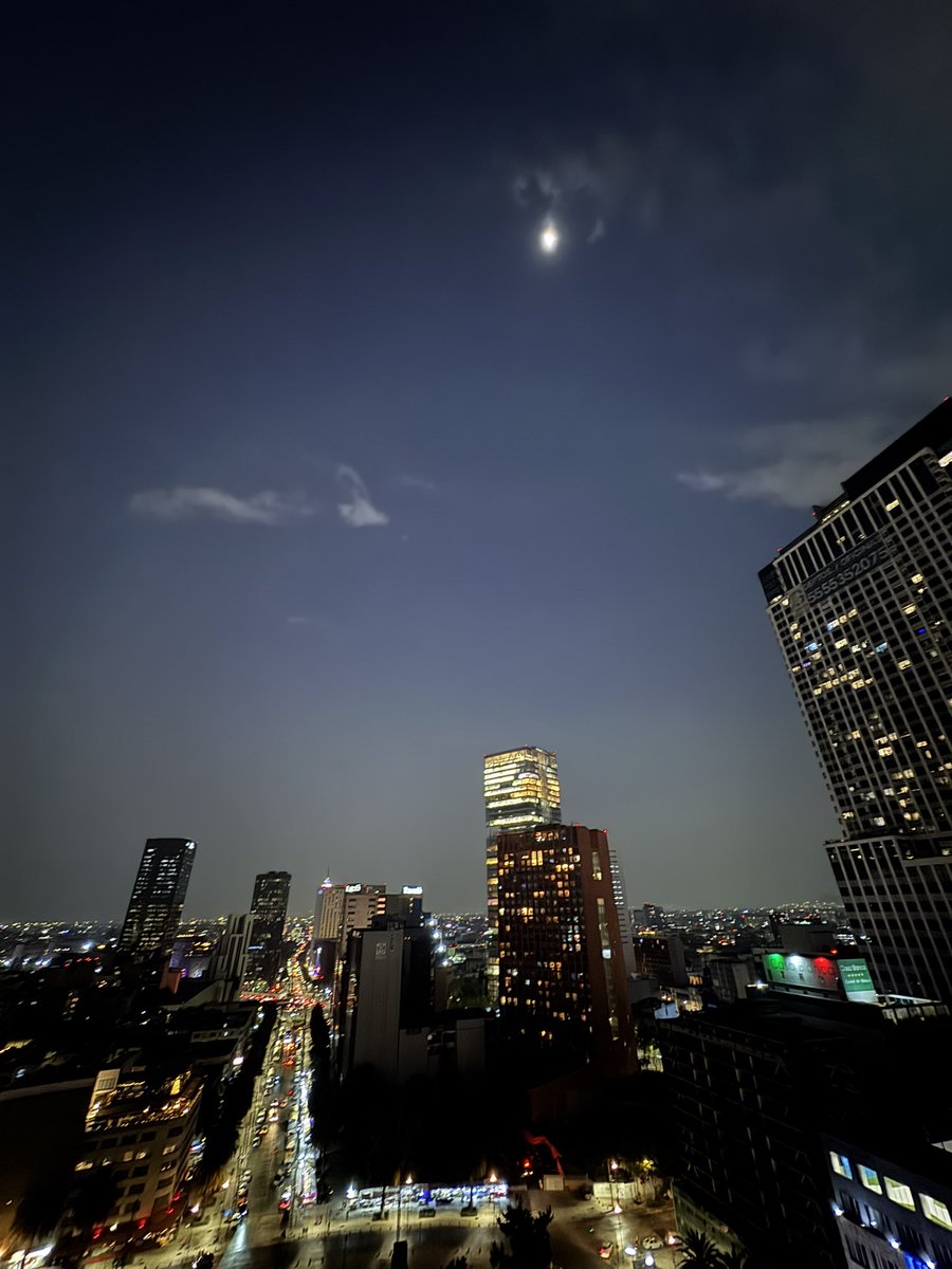 cbus_moon's tweet photo. La Luna sobre La Ciudad de México. #InternationalMoon #GoHomeGringo #IHeartLatinas https://t.co/gSUS51NHQR