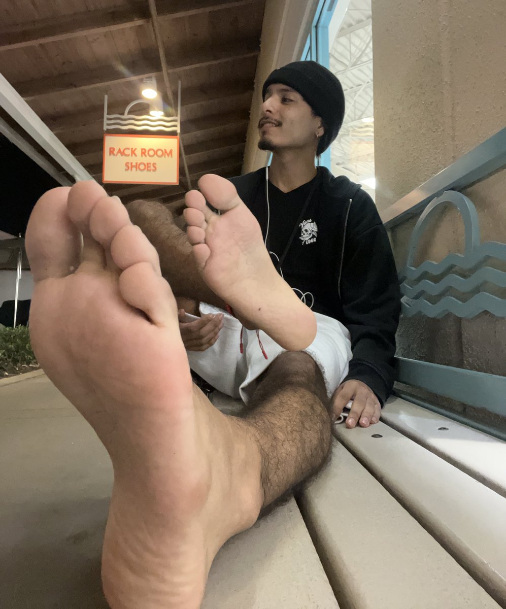 xxxan_d3r's tweet photo. RT if you love my latino feet! 😉👣 https://t.co/94PTUpU6nG