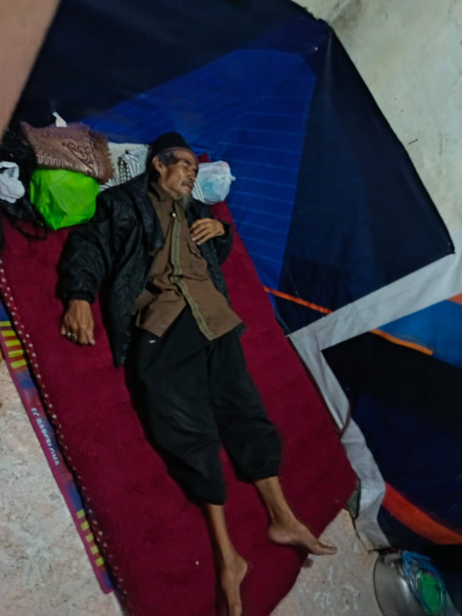 uiuiuiiii_'s tweet photo. Bismillah temen2 semua Alhamdulillah aku sudah membantu menyalurkan uang tunai, alat kebersihan, makanan dan juga kontrakan sementara untuk abah

terimakasih untuk semuanya yg sudah bantu, semoga menjadi ladang pahala untuk donatur semua. aamiin https://t.co/IsatCZHETK
