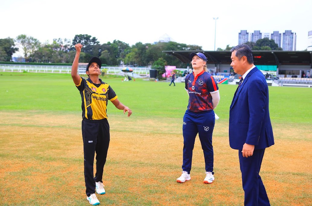 🇲🇾 MALAYSIA ARE BACK in action! We’ve been put into bat by Namibia 🇳🇦 in the first of 3 matches. Match reduced to 19 overs 

📺 Watch: facebook.com/share/v/1EXQvT…

➡️ Score: cricketmalaysia.com/MalaysianCrick…

#MASvNAM #womenscricket