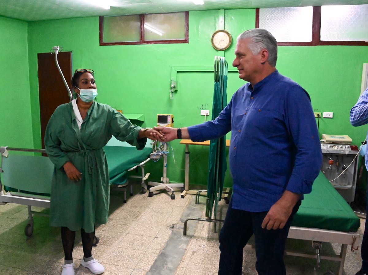 DiazCanelB's tweet photo. Volvimos a San Antonio del Sur, se ha trabajado duro en la recuperación y muchas cosas cambian para bien. También estuvimos en la ciudad de Guantánamo y de Santiago de #Cuba, pueblos que siempre energizan. Terminamos el día honrando a Fidel y a los padres fundadores de la nación. https://t.co/PCgJSiwiGs