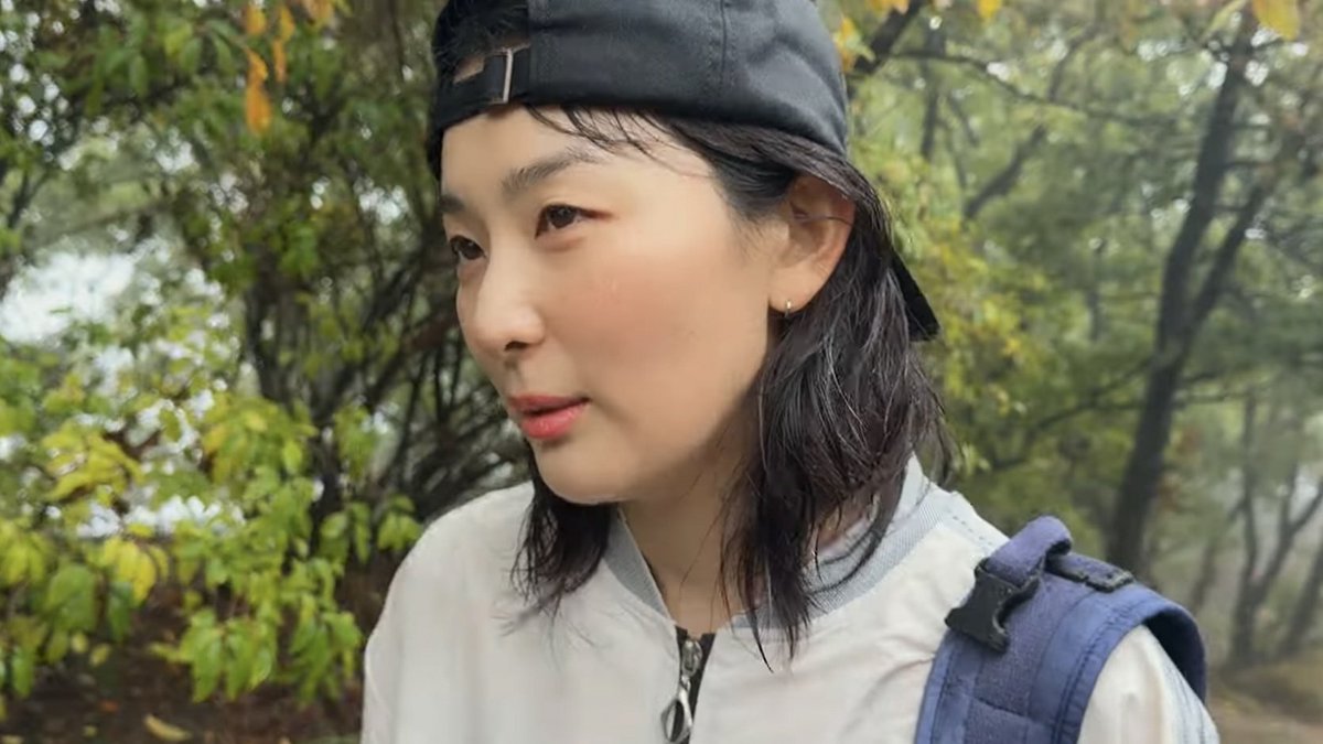 kseulgijjang's tweet photo. witnessing seulgi getting her hair shorter and shorter and GAYERRRRR 😭 every time seulgi gets a haircut, a bunch of gays (me) went crazy 😭😭😭😭😭😭😭 https://t.co/cM7HfoNpiu