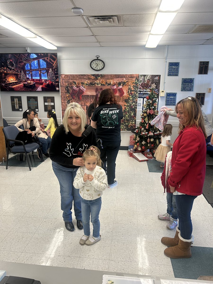 A huge thank you to all of our Blazing Broncos who showed up for our Pancakes and Pictures with Santa Claus event! I'd say it was a huge success, especially considering we got Santa and the Grinch to play nice!