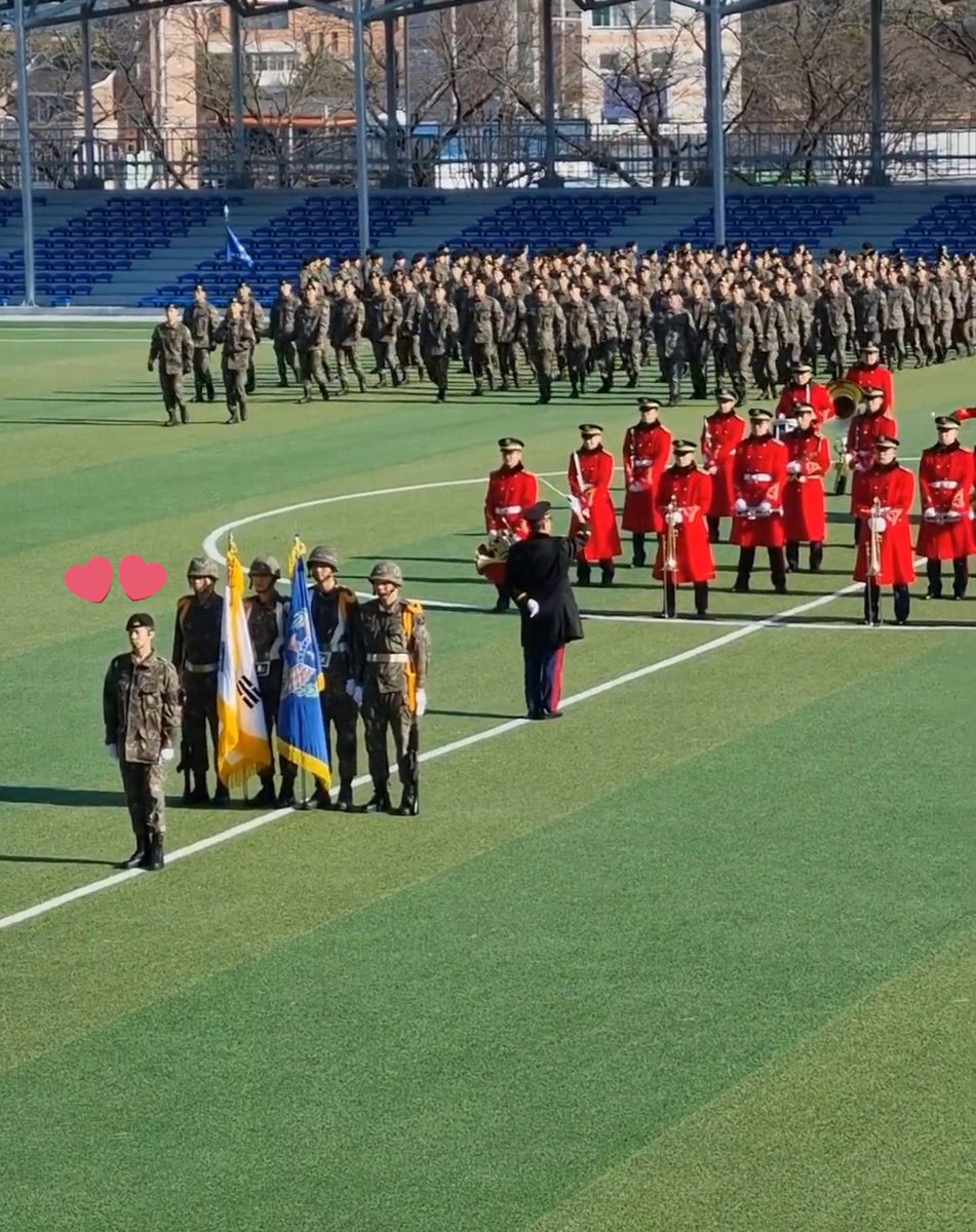 niaforseok__'s tweet photo. he’s really at the front FRONT 🥹🔥 thats company commander kim wooseok for you https://t.co/Joj96fhU44