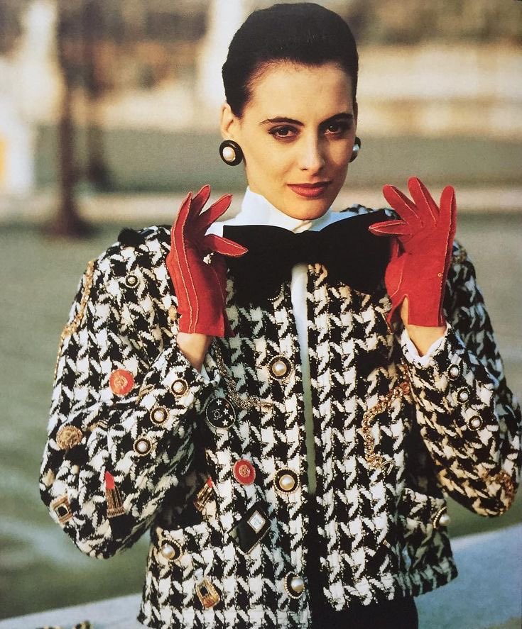 PrintedM1295's tweet photo. 中森明菜←着てるのはCHANEL AW 1987のツイードジャケット

今日公開されたラジオ収録時の写真
80年代のヴィンテージシャネルを今も大切に着てる姿 https://t.co/tZFiTVwGCY