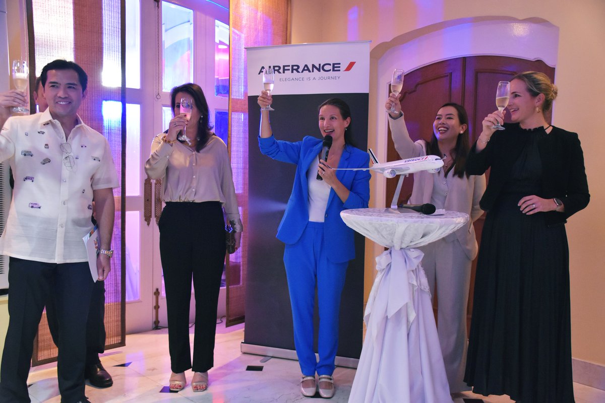 FrenchEmbassyPH's tweet photo. Ambassador @MarieFontanelPH thanked @airfrance and everyone who made the Manila-Paris maiden flight a success! ✈️

After 20 years, Air France has resumed 🇵🇭🇫🇷 direct flights, reconnecting the Philippines to Europe in elegance and marking a new era for people-to-people exchanges. https://t.co/wNaFgjq4aK