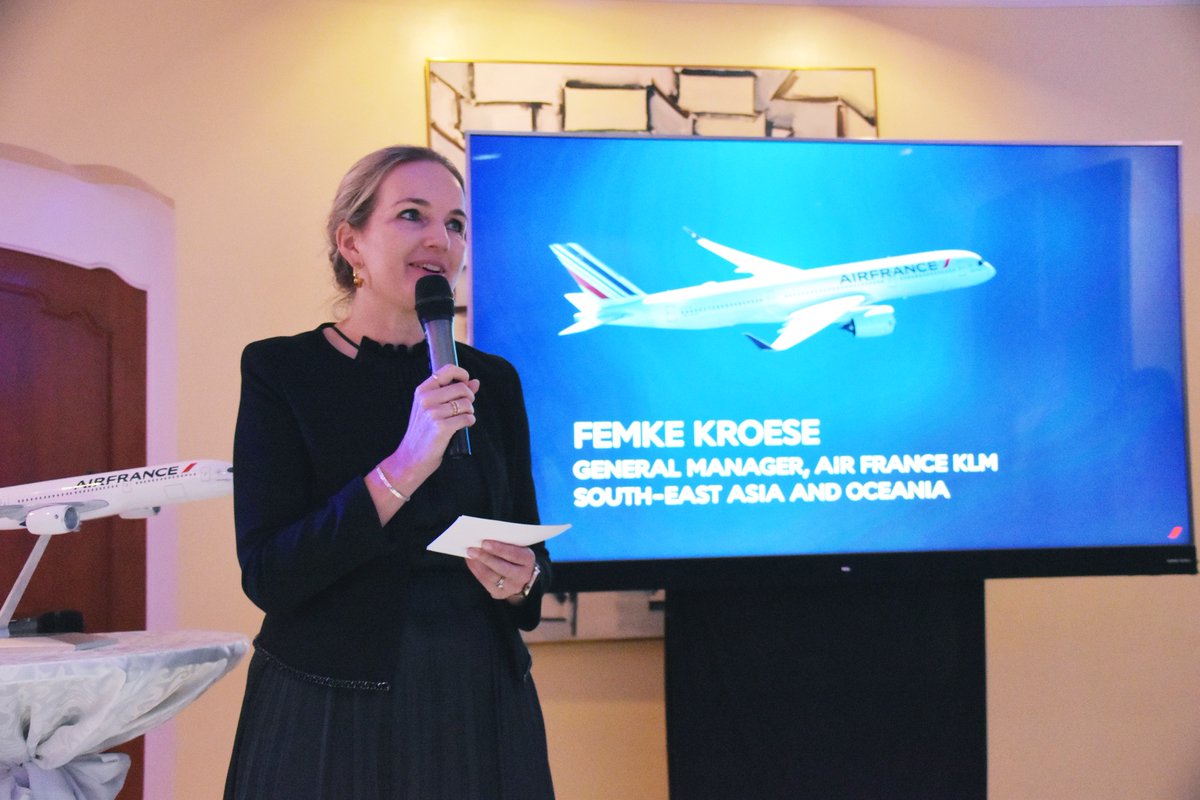 Ambassador <a href="/MarieFontanelPH/">Marie Fontanel 🇨🇵🇵🇭</a> thanked <a href="/airfrance/">Air France</a> and everyone who made the Manila-Paris maiden flight a success! ✈️

After 20 years, Air France has resumed 🇵🇭🇫🇷 direct flights, reconnecting the Philippines to Europe in elegance and marking a new era for people-to-people exchanges.