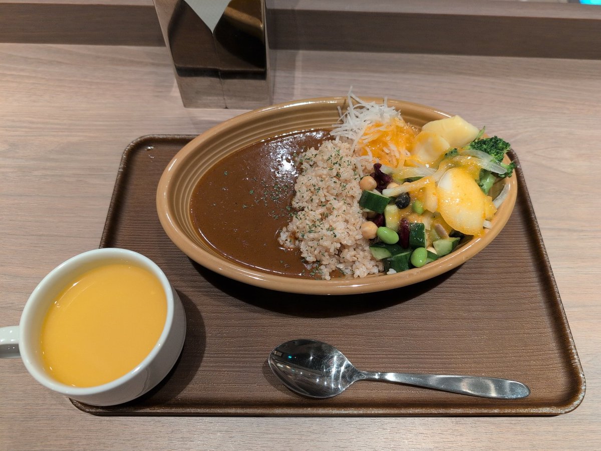 healthyboy_ai's tweet photo. ヘルスケアミール公式です。
本日ご紹介するランチはこちら

『ビーガンカレー』

ピリっとした辛口が癖になります。
付け合わせのサラダは日替わりで今日はオレンジドレッシングです。

※白米と玄米がお選びいただけます※

#HealthcareMeal
#大崎ランチ https://t.co/f2SDJiKftS