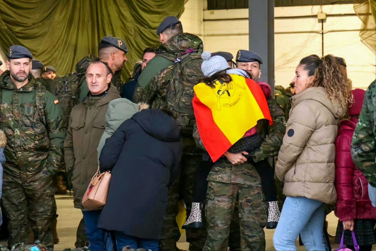 laBrilat's tweet photo. ¡Buenas noches! Hoy se inicia el despliegue de la Brigada “Galicia” VII #BRILAT para participar en la operación multinacional de defensa y disuasión del flanco este de la #OTAN @NATO en #Eslovaquia NATO Multinational Battlegroup in Slovakia . https://t.co/ZIQiFCgAUD