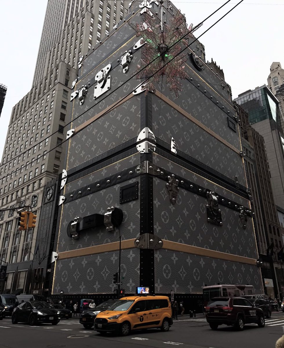 Shtreetwear's tweet image. New Louis Vuitton Storefront on 5th Avenue