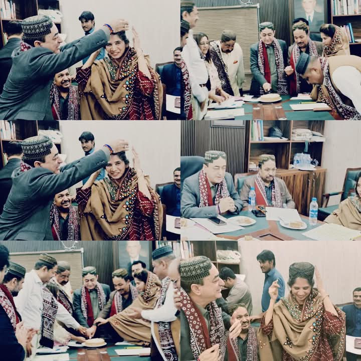 NehaAngle17's tweet photo. Attended the meeting of Non Muslim Welfare Committee government of Sindh at Minorities Department Govt of Sindh, chaired by Committee Chairman Dr Lal Chand Ukrani. 

Sindhi Cultural was also celebrated. 
Thanks committee Chairman for this Sindhi Topi and Ajrak. https://t.co/0s5QJTBEbe