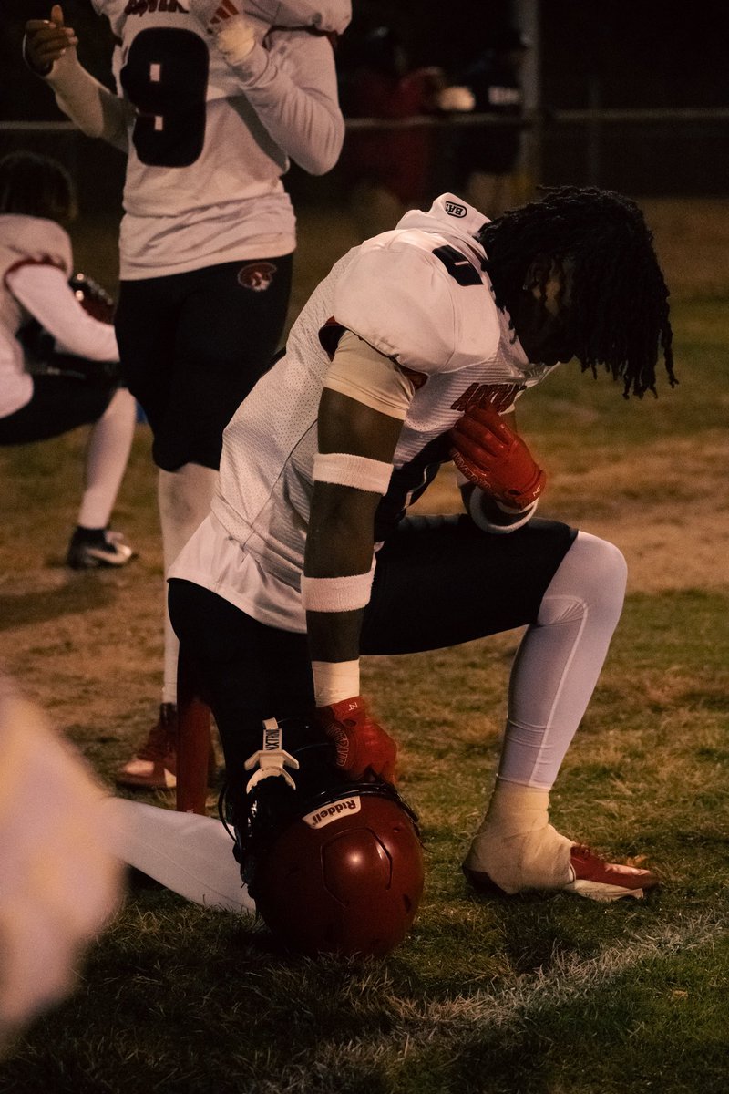 TheeIanRoberts's tweet photo. Junior season highlights!  https://t.co/lUkGpUA3ed @coachtholman @CoachBurgz https://t.co/EXJrLp9Dxt