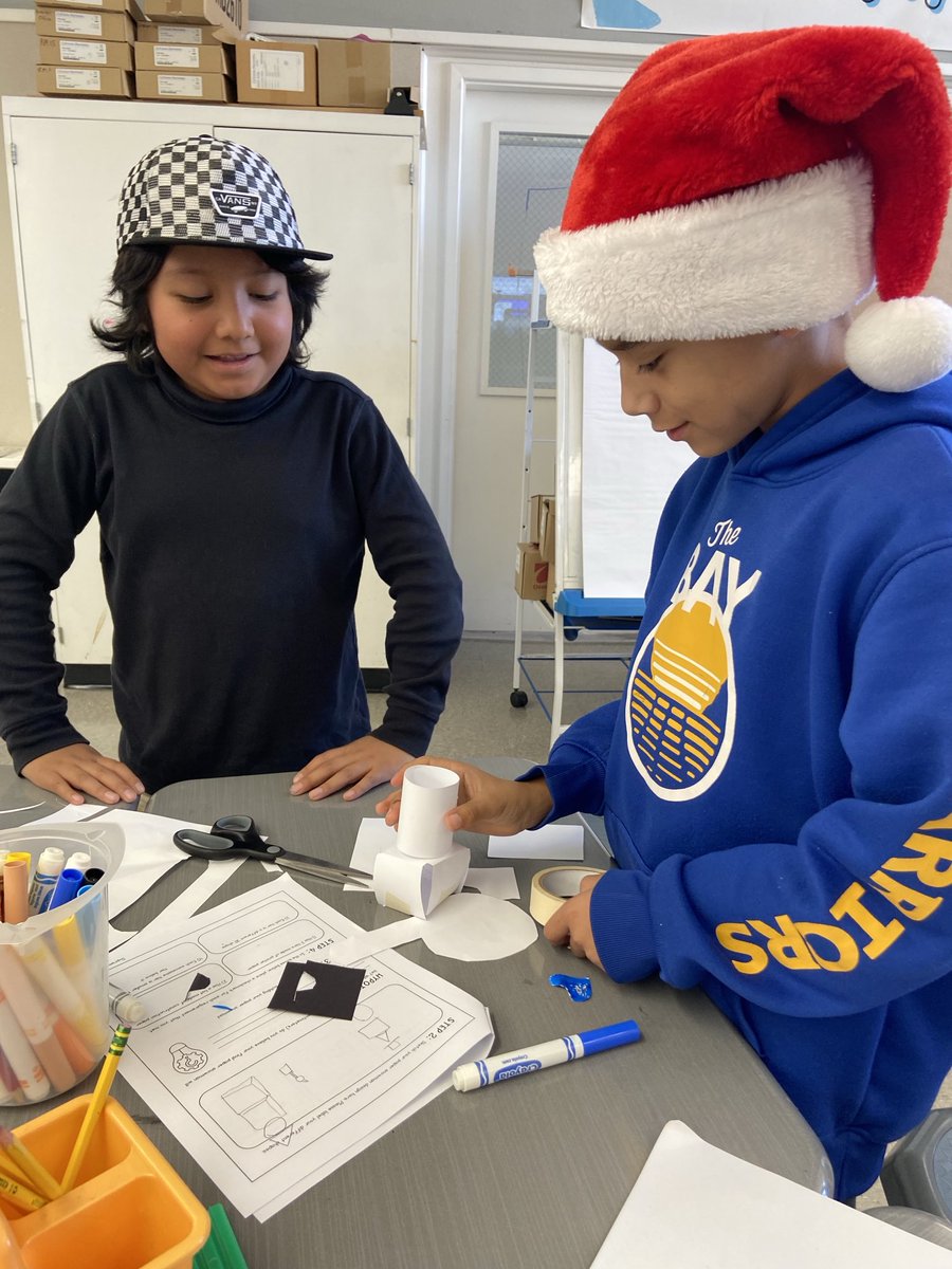 HolbrookMDUSD's tweet photo. Engineering Challenge in 4th grade! Our Jets used the engineering process to build a snowman. They made a hypothesis, estimation, tried their hypothesis and tested it! #WeAreHolbrook #STEMrocks https://t.co/OACdNInu8B