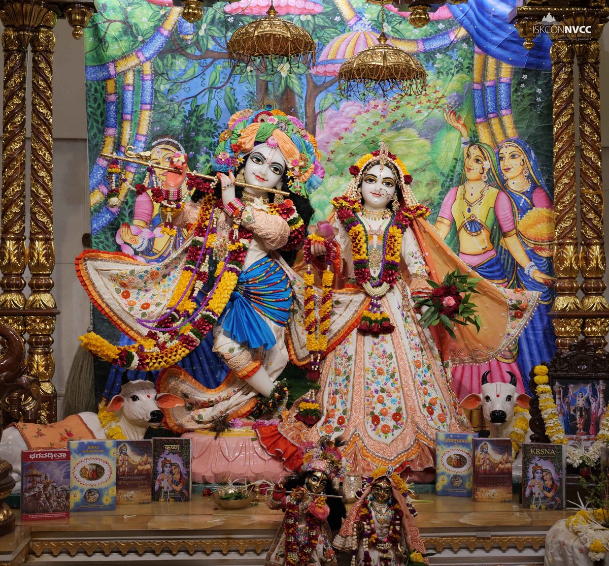 ISKCONPune's tweet photo. 🙏🏽Today's Darshan 📿 🗓10-12-2024🙏
🌷Sri Sri Radhavrindavanchandra🌷
🚩@ISKCONNVCCPune🚩
.
.
#ISKCONNVCC #ISKCONPune #ISKCONNVCCPune #ISKCON #10thdecember #10thdecember2024 #Tuesday #Harinaamsankirtan #Radheshyamdas #Radheradhe #Sankirtan #Kirtan #Vrindavan #Mayapur #Prabhupada https://t.co/nmfCK5doWs