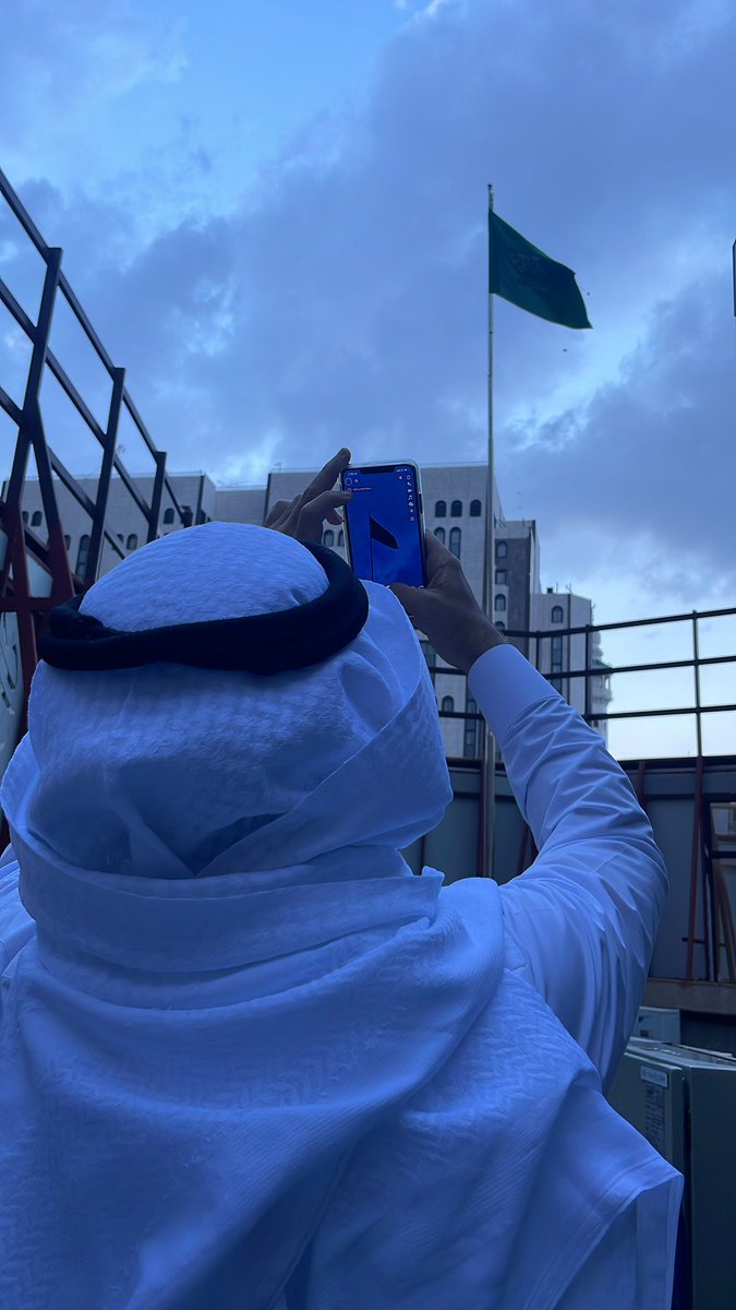 من دوام النعم وشكرها ذكرها
 
ونحن ولله الحمد 

في المملكة العربية السعودية

نعيش في تزاحم من النعم والخيرات

وهذا بفضل الله

ثم ولاة امرنا الميامين من آل سعود

اعزهم الله وابقاهم الله لنا عوناً وسنداً

فلله الحمد على ما نحن فيه.