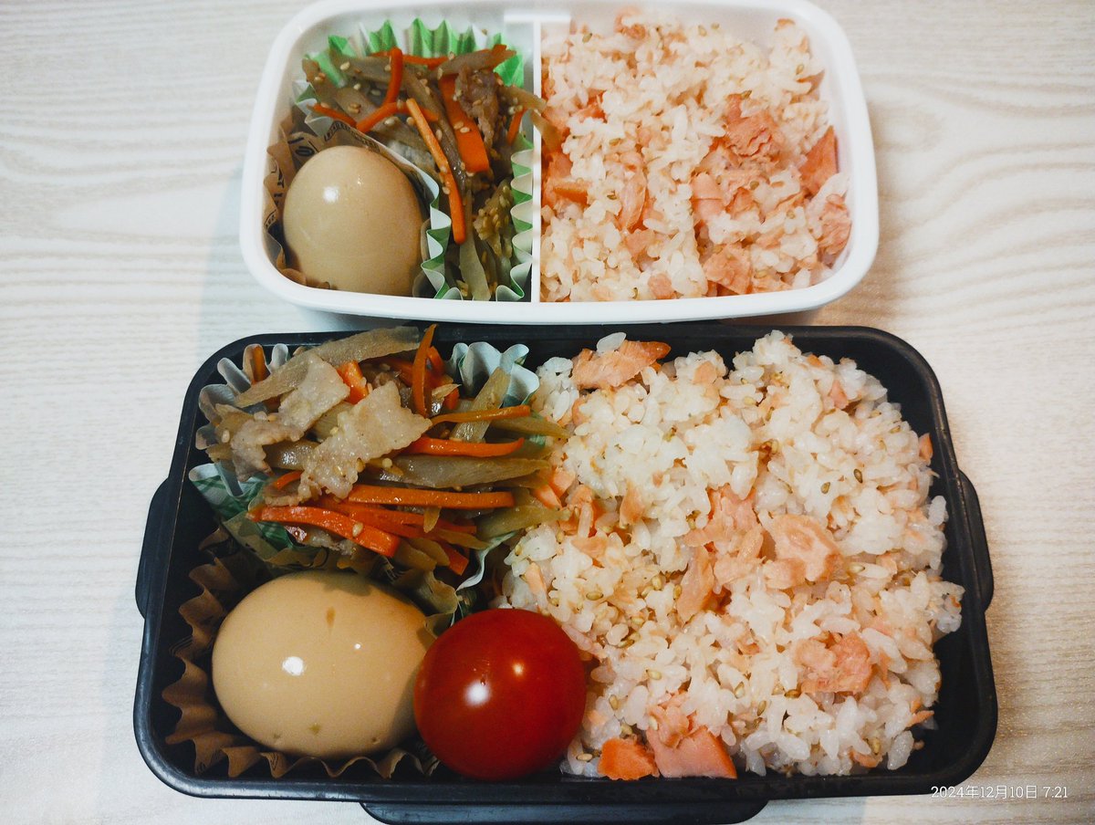 Roymil311's tweet photo. ＃お弁当 #お弁当記録 
#お弁当作り楽しもう部 
#娘弁当 ＃息子弁当
＃中学生弁当

今朝家の近くにカラス🐦‍⬛が止まっていて、うちの可燃ゴミを捨てに出たらお隣さんのごゴミを突っついて何かをくわえて飛んでった😳
狙われてたんだ😶‍🌫️ https://t.co/tKk597wD4G