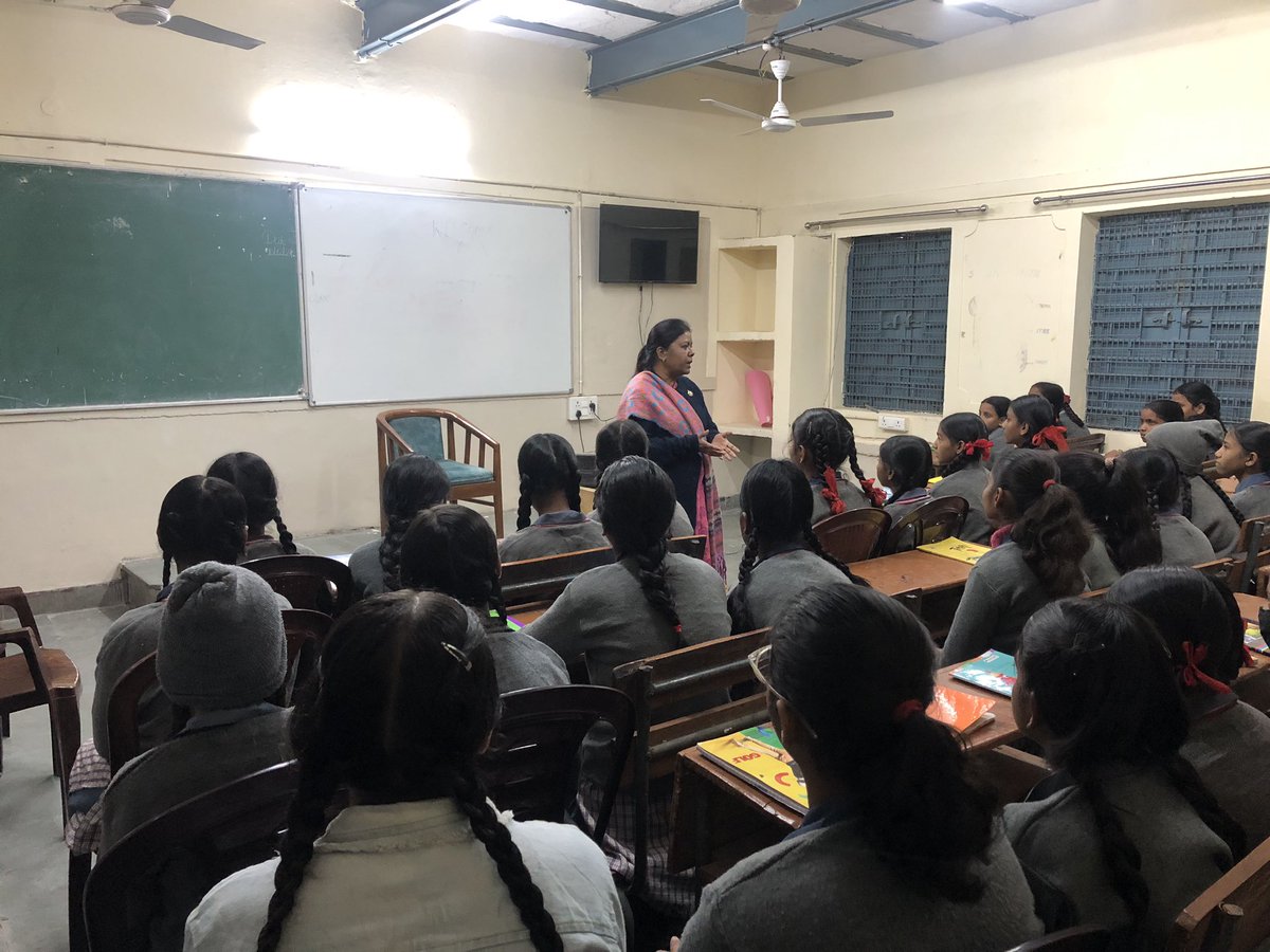 IamCJha's tweet photo. #ExaminationTips 

I witnessed a wholesome incident today.  
Ms. Ranjana Bansingh Ma’am (HOS @ggsss1923050) took time and interacted with the students of Board classes. She shared some used tips to stay stress free during exams. 

#MotivatingStudents 

@Dir_Education @PbpandeyB https://t.co/FptA6JM8CI