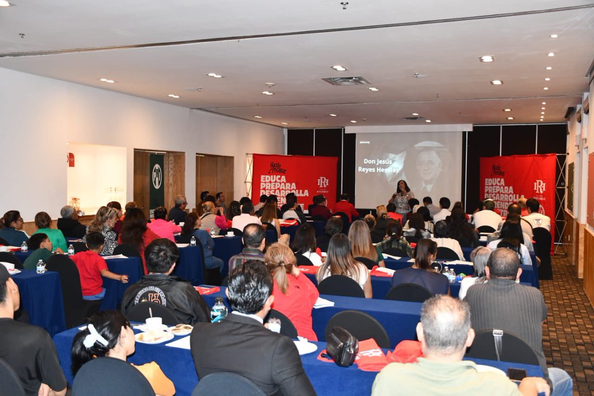 IRHnacional's tweet photo. La capacitación "Voz y Liderazgo", impartida en #Guanajuato por @MayteGMiravete y @LuisBello54  nos hablaron sobre las bases de un buen discurso y las características que todo líder debe de tener. https://t.co/fQAdzVA5iE