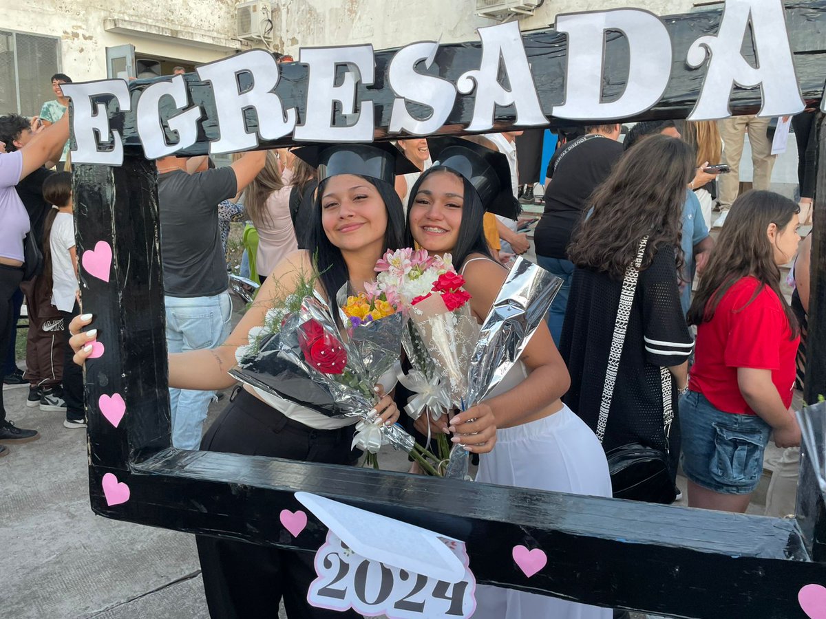 Mi hermana y yo las egresadas más lindas