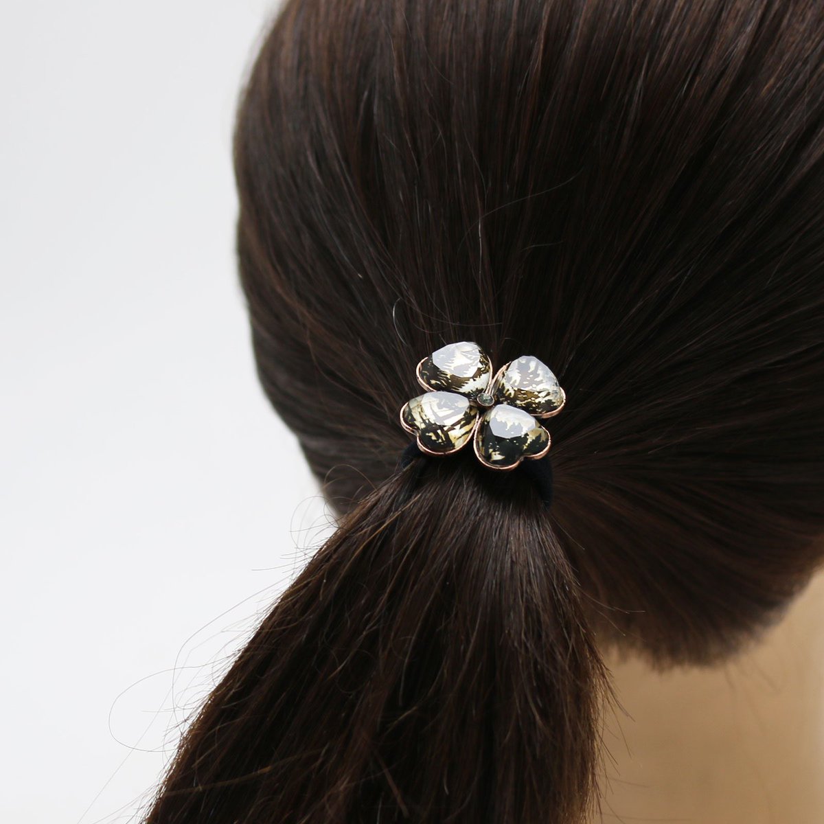 TAMARUSAN_en's tweet image. 🍃✨Restock Announcement✨🍃
Our hair tie featuring various leaf-patterned resin pieces in chic tones is back in stock! Perfect for adding a touch of natural elegance to your look, whether for daily wear or special occasions. 🌿
#HairTie #LeafDesign #ChicStyle #Restock