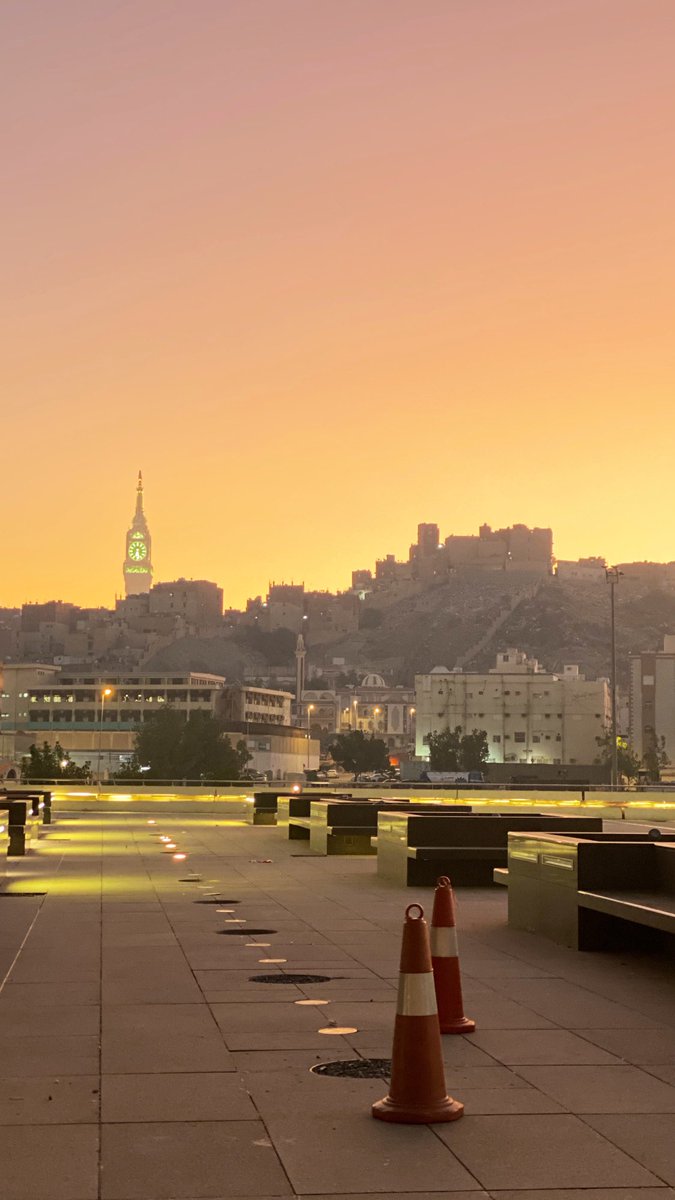 sukkaryeater's tweet photo. Sunrise in Makkah today.

Perhaps you can use these for your new headers ? :) https://t.co/21smpTRyrO