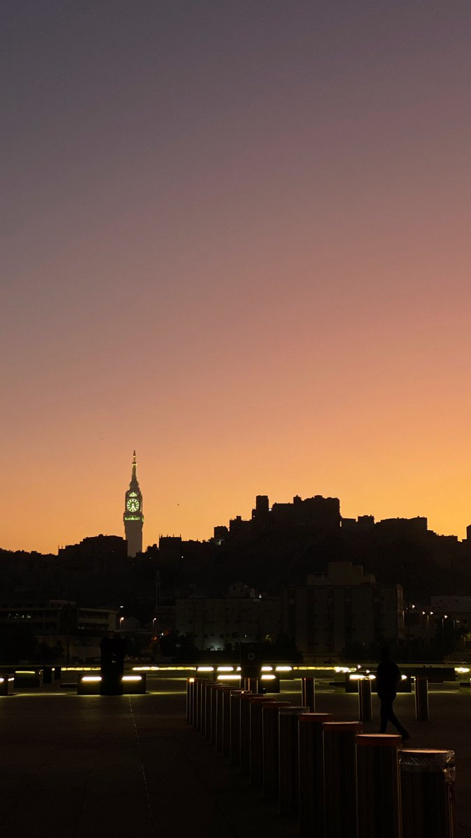 sukkaryeater's tweet photo. Sunrise in Makkah today.

Perhaps you can use these for your new headers ? :) https://t.co/21smpTRyrO
