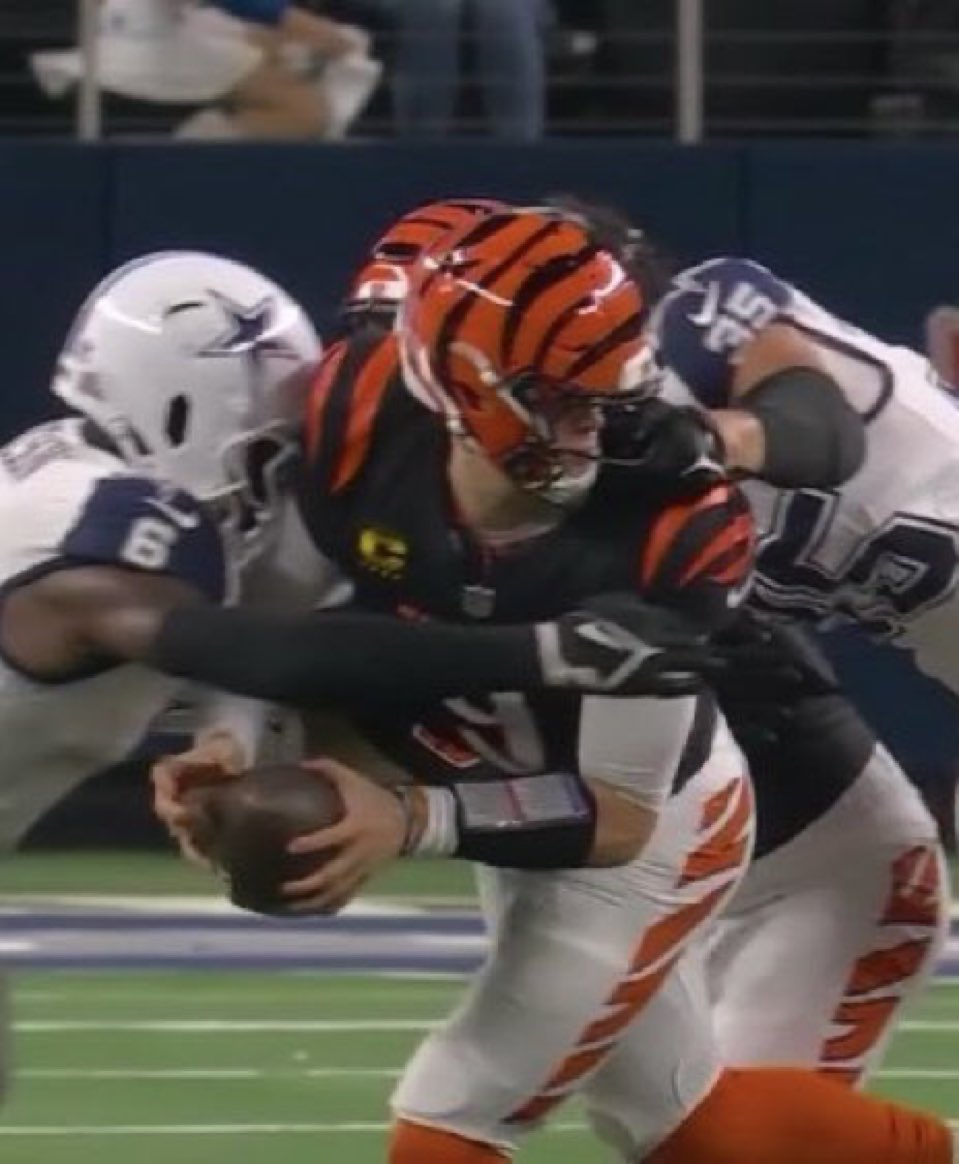 JCum123's tweet photo. I just don’t see it! Looks clean to me! @NFLOfficiating … Do they get FINED for blow calls? @NFL https://t.co/9SGlOAlrfR