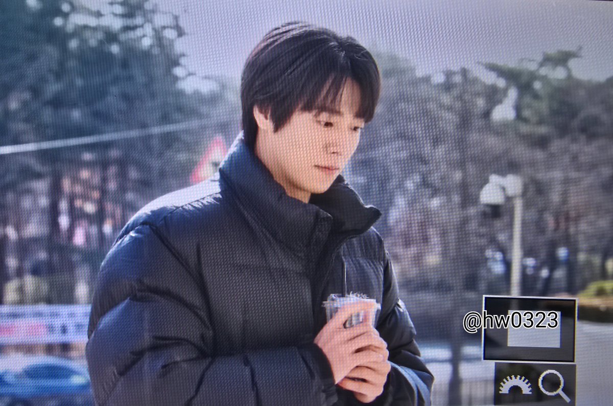 hw0323's tweet photo. 241210

❤️

#이현우 #LeeHyunwoo #원정빌라 https://t.co/81LCemeswu