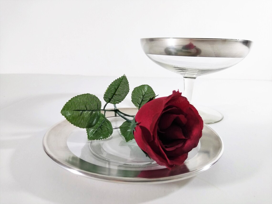 RetroRecollec's tweet photo. https://t.co/FCp8SrTQmk Mid-century Modern Dorothy Thorpe Silver Band compote and bread / dessert plate #DorothyThorpeStewware #SilverBandCompote #SilverBandDessertPlate #silverBandBreadPlate #wiseshopper https://t.co/2zDqDEfYKb