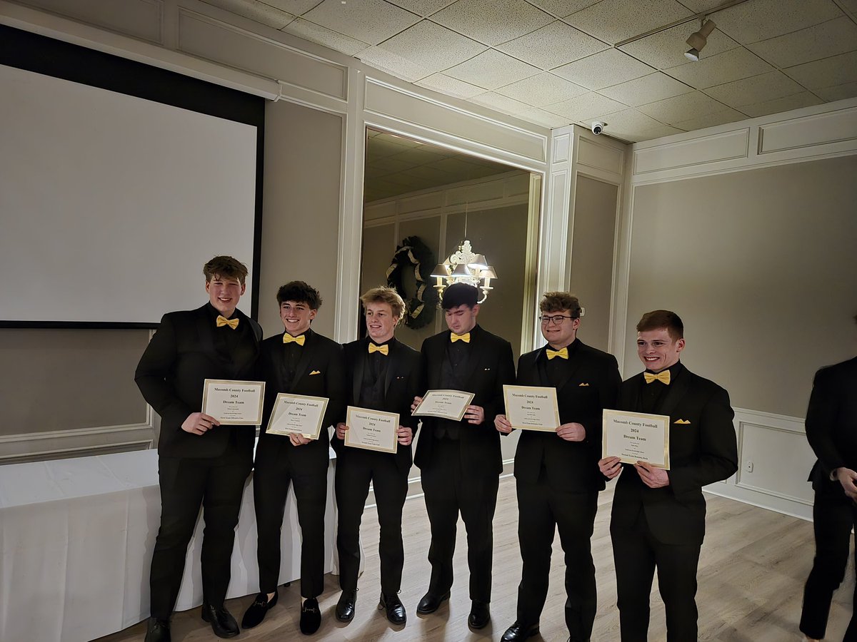 C_Gottschalk_66's tweet photo. Thank you @MacombCoaches for this award! @LHNCoachWenz @LHNfootball @Bryceteo33 @NazarkoNate @jaxmason_56 @IanMcGrath71 @JackMay38939974 @CoachJurasin @CoachOlejniczak @CoachBeurer @CoachRustman @Coach_HThompson @bradbezGVSU @CoachKohn12 @CoachPostmaGV @CoachAnnese https://t.co/NeRLp7sE8b