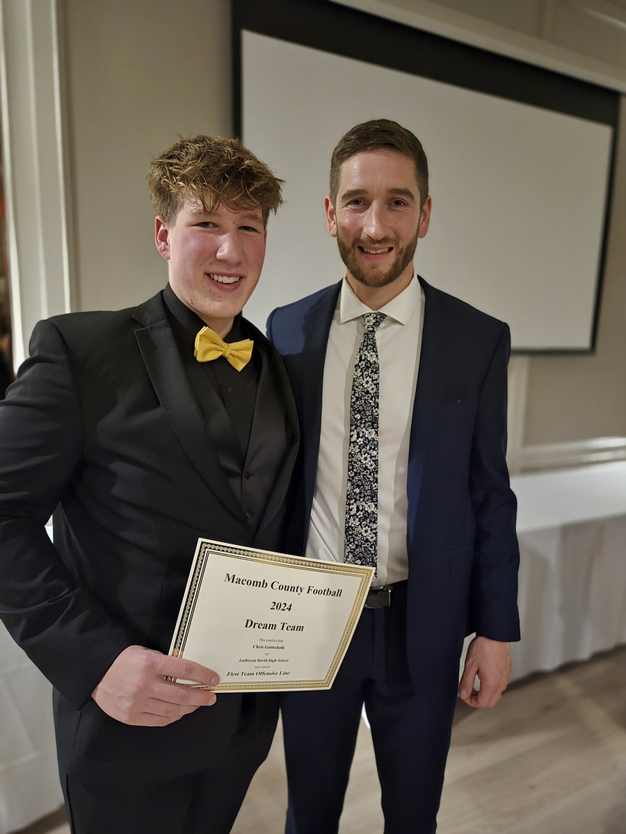 C_Gottschalk_66's tweet photo. Thank you @MacombCoaches for this award! @LHNCoachWenz @LHNfootball @Bryceteo33 @NazarkoNate @jaxmason_56 @IanMcGrath71 @JackMay38939974 @CoachJurasin @CoachOlejniczak @CoachBeurer @CoachRustman @Coach_HThompson @bradbezGVSU @CoachKohn12 @CoachPostmaGV @CoachAnnese https://t.co/NeRLp7sE8b