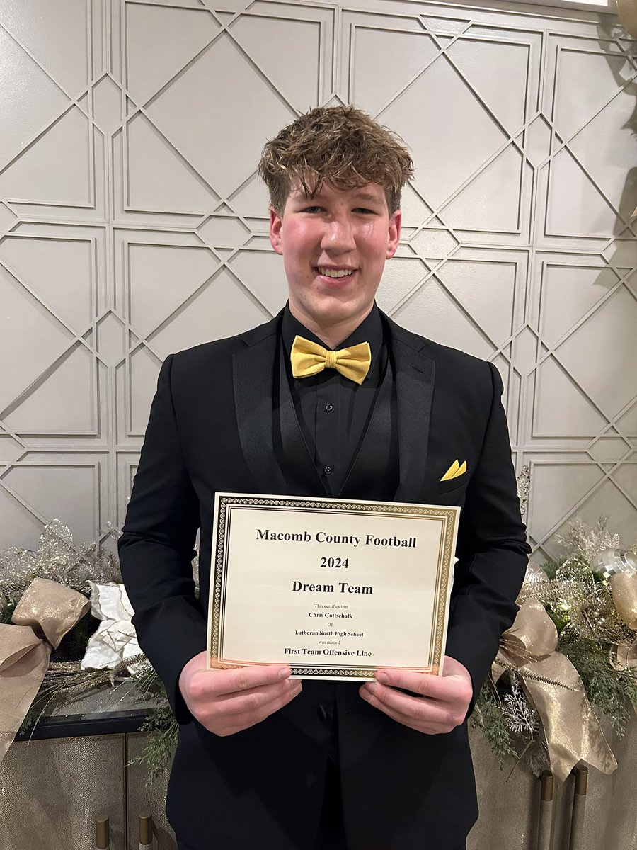 C_Gottschalk_66's tweet photo. Thank you @MacombCoaches for this award! @LHNCoachWenz @LHNfootball @Bryceteo33 @NazarkoNate @jaxmason_56 @IanMcGrath71 @JackMay38939974 @CoachJurasin @CoachOlejniczak @CoachBeurer @CoachRustman @Coach_HThompson @bradbezGVSU @CoachKohn12 @CoachPostmaGV @CoachAnnese https://t.co/NeRLp7sE8b