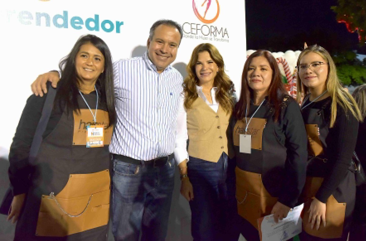 Atestiguan Toño Astiazaran y Patty Ruibal graduación de sexta generación de Maxi Apoyo
rnoticias.com.mx/ver_nota.php?n…
<a href="/tonoastiazaran/">Antonio Astiazarán</a> <a href="/HermosilloGob/">Gobierno de Hermosillo</a> <a href="/pattyruibal/">Patricia Ruibal</a> <a href="/gertie_agraz/">Gertie M. Agraz Boeneker</a> <a href="/andradeivone/">Ivone Andrade</a> <a href="/MarySolhillo/">MarySol</a> <a href="/feduardoalvarez/">Eduardo Alvarez</a>