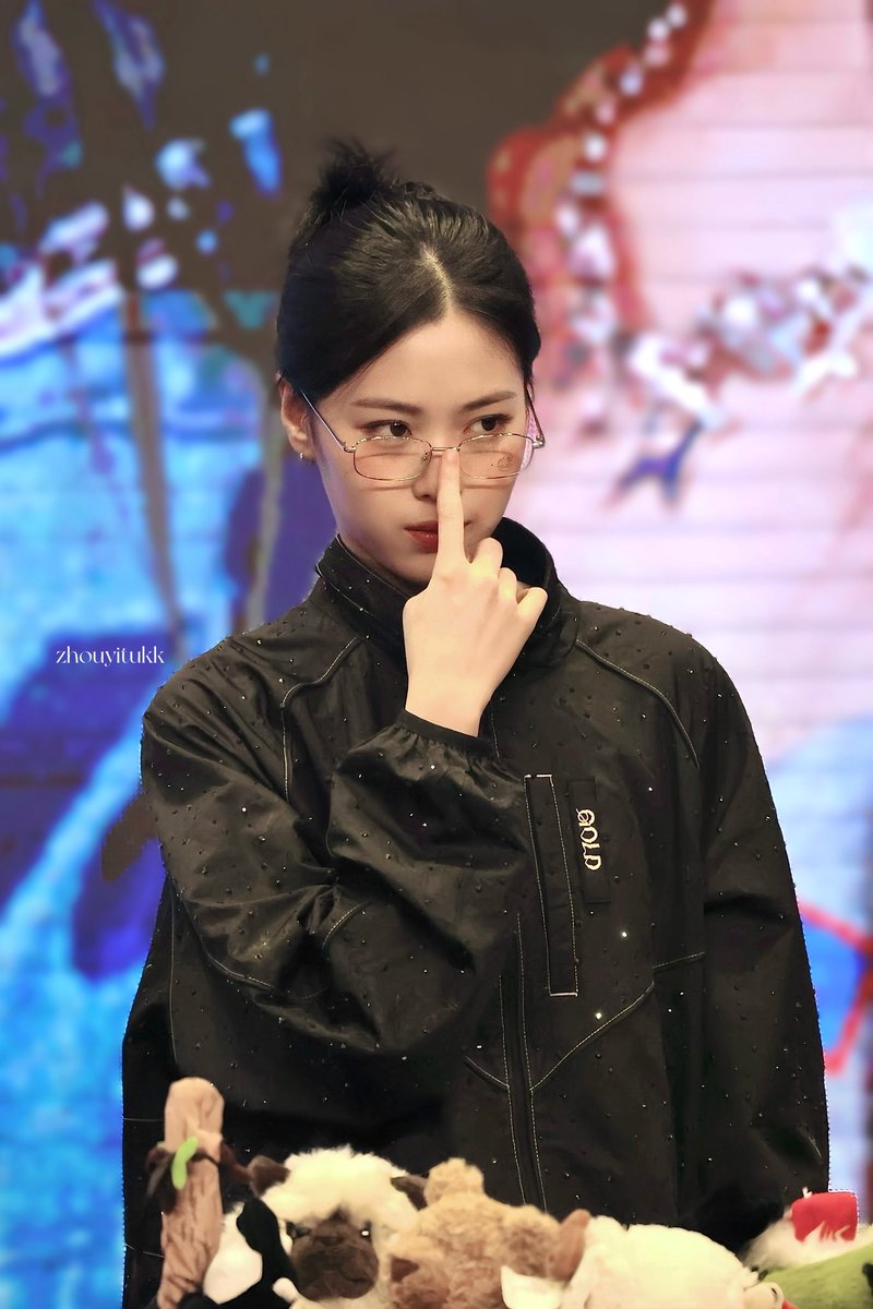 zhouyi46093213's tweet photo. 241207

#ITZY #있지 #류진 #RYUJIN https://t.co/phaIGmLSe1