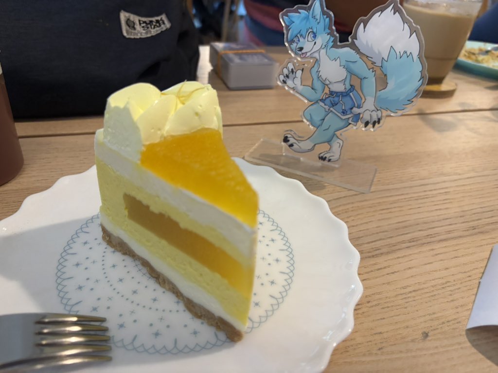 WhiteFangLilWo1's tweet photo. Not too sweet, not too sour~ ❤️ #furry #bookmarkcafe #letsgo https://t.co/pRMgy6m3Cg