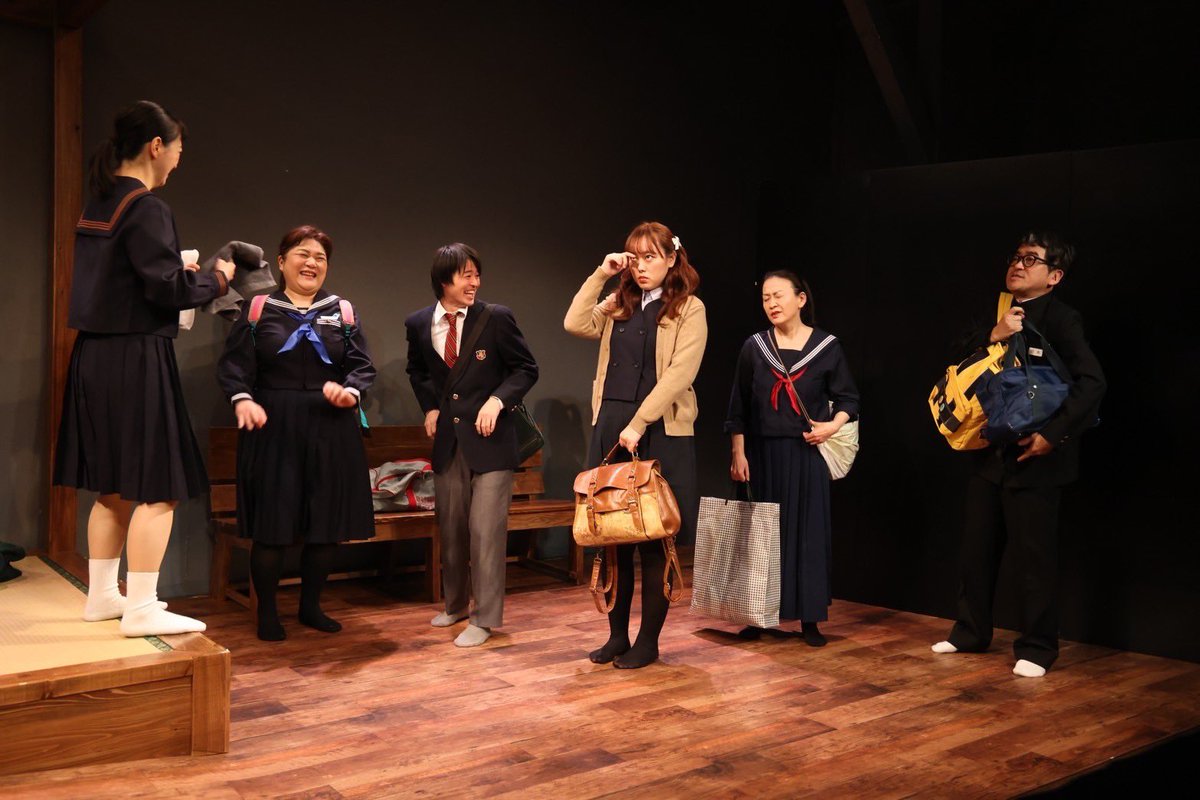 ppteranodonn's tweet photo. ＼濡れたね〜！／
＼誰も傘持ってなかったしね／

＃プテはや
＃青春にはまだはやい
＃プテラノドン https://t.co/ztnuqec4FI